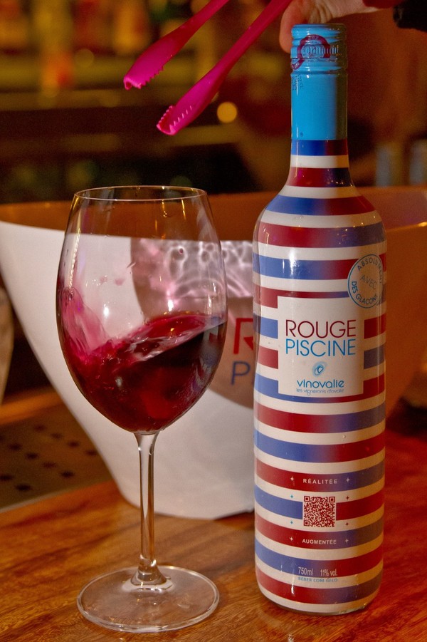 Rouge Piscine,  um vinho feito para se beber com gelo