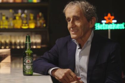 Alain Prost, no filme "The Toast", produzido pela Heineken