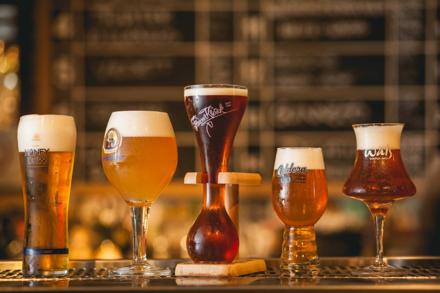 EAP celebra 17 anos com cerveja exclusiva da Trilha Cervejaria