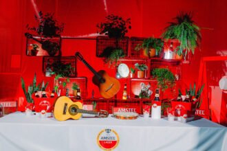 Amstel lança "Vem Pra Roda" com Marcelo D2 e grandes nomes do samba