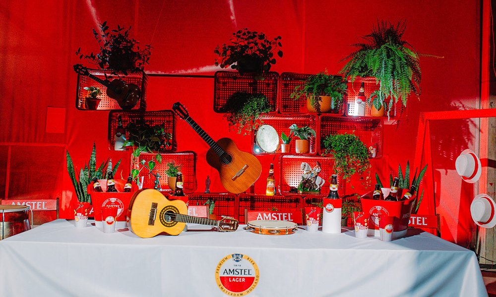 Amstel lança "Vem Pra Roda" com Marcelo D2 e grandes nomes do samba