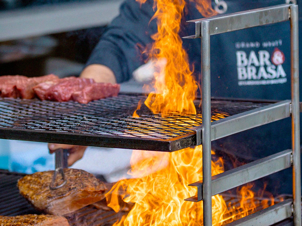 Bar & Brasa do Grand Hyatt São Paulo recebe chef Eudes Assis e churrasco premium
