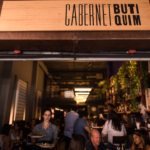 Wine bars: a experiência descontraída que está conquistando os brasileiros