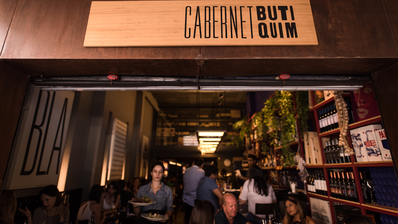 Wine bars: a experiência descontraída que está conquistando os brasileiros