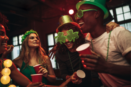 St. Patrick’s Day: bares brasileiros apostam na festa irlandesa em 2025