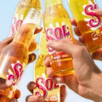Sol marca presença no Arvo Festival 2025 com cerveja grátis, double nos bares e experiências solares em Florianópolis. Confira as ativações!