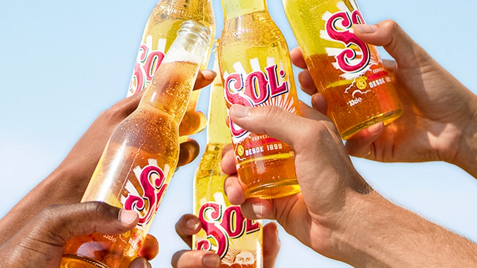 Sol marca presença no Arvo Festival 2025 com cerveja grátis, double nos bares e experiências solares em Florianópolis. Confira as ativações!