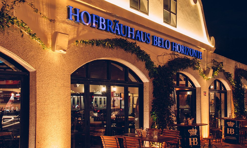 Hofbräuhaus BH comemora 10 anos com nova chef e cardápio renovado