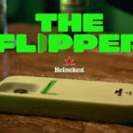 Heineken lança capa que vira celular ao ouvir “cheers”