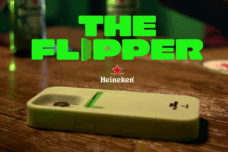 Heineken lança capa que vira celular ao ouvir “cheers”