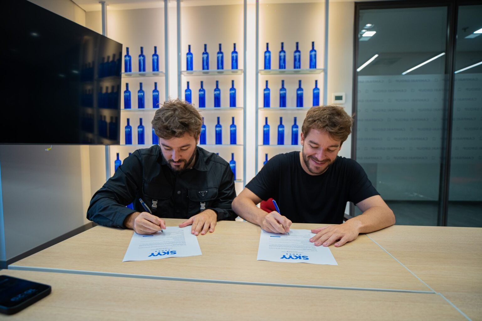 SKYY Vodka e Dubdogz: parceria que une música eletrônica e coquetelaria