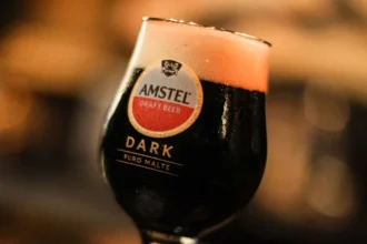 Amstel Dark estreia no Brasil: nova cerveja escura puro malte