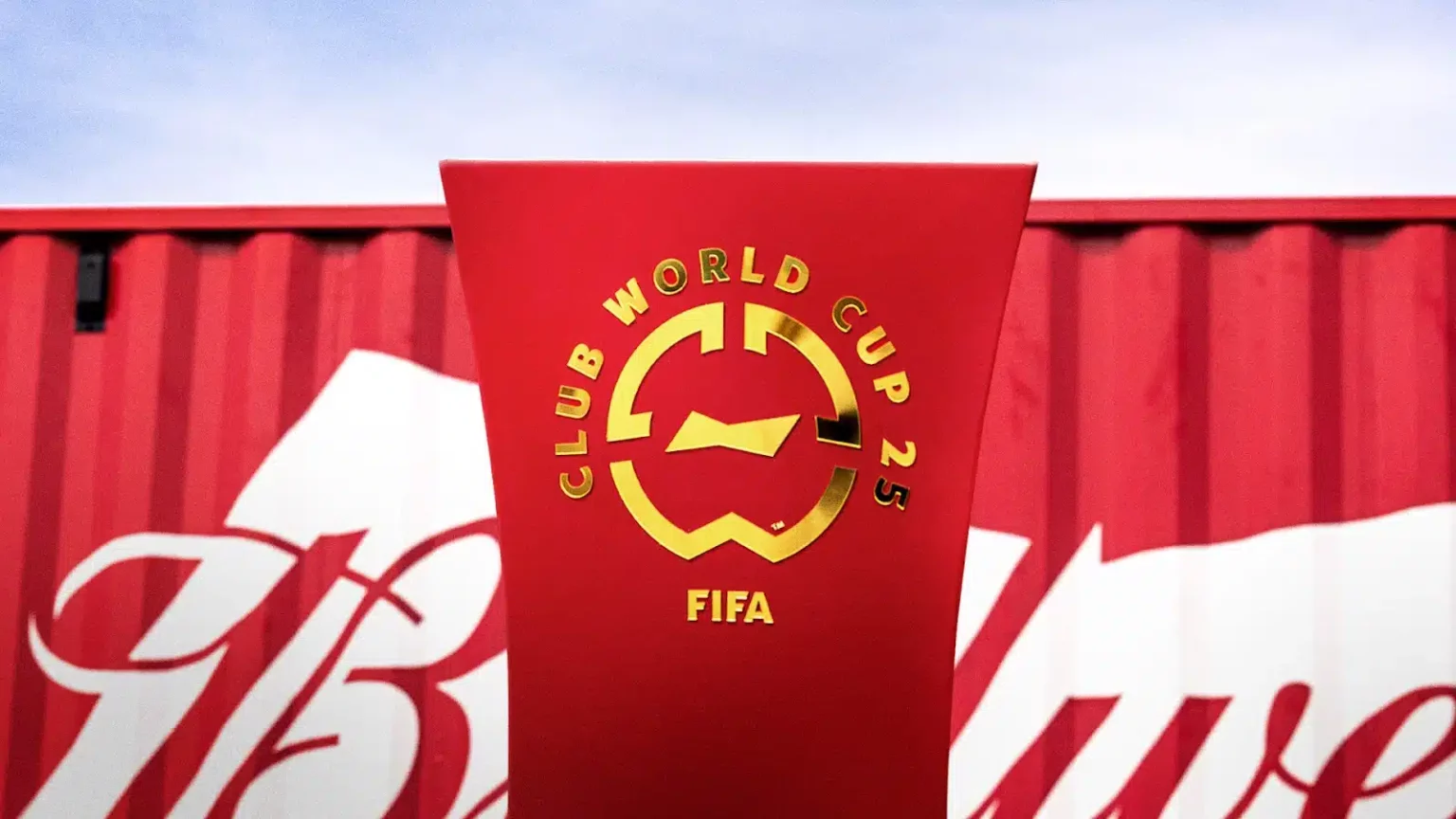 Budweiser traz taça da Copa do Mundo de Clubes FIFA 2025 para o Rio de Janeiro