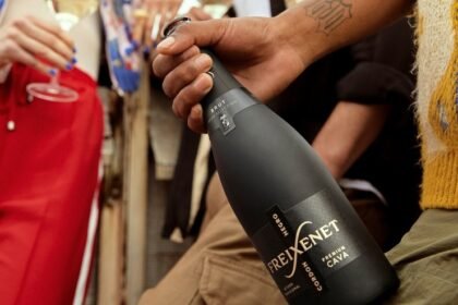 Freixenet lança campanha global voltada ao público jovem