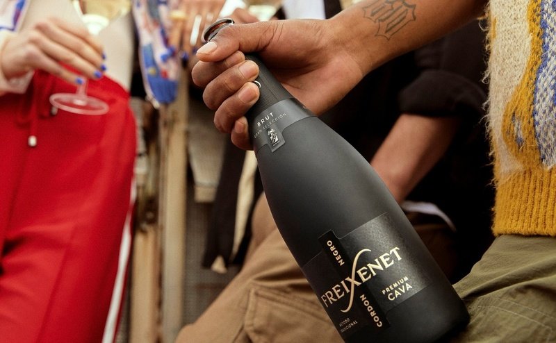 Freixenet lança campanha global voltada ao público jovem