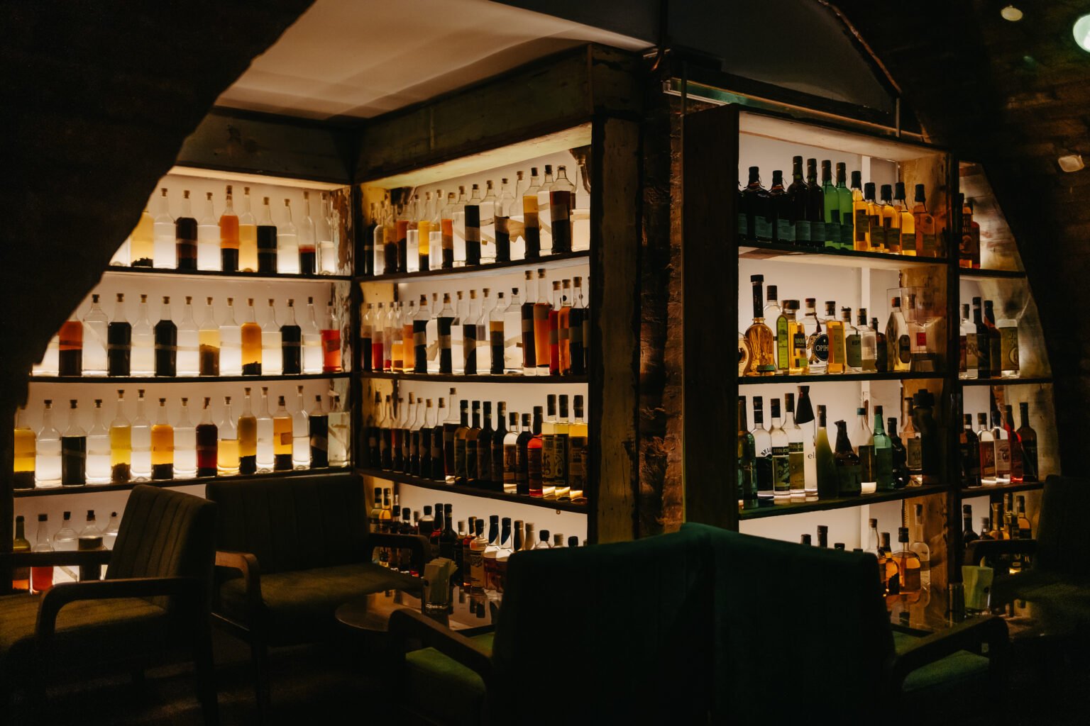 Oculto completa 1 ano com guest especial de Marcelo Serrano e bartenders convidados. Evento acontece dia 22/07, em São Paulo.