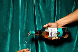 Ícone entre os single malts, The Glenlivet 12 Anos chega ao Brasil e completa o portfólio da marca com suavidade, identidade e tradição.