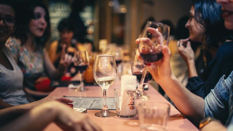 Open de vinho anima quintas na Rua 24 Horas, em Curitiba