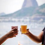 Com sete unidades no Rio, o Brewteco mistura chope artesanal, petiscos autorais e clima de bar com alma carioca. Conheça mais sobre esse ponto de encontro.