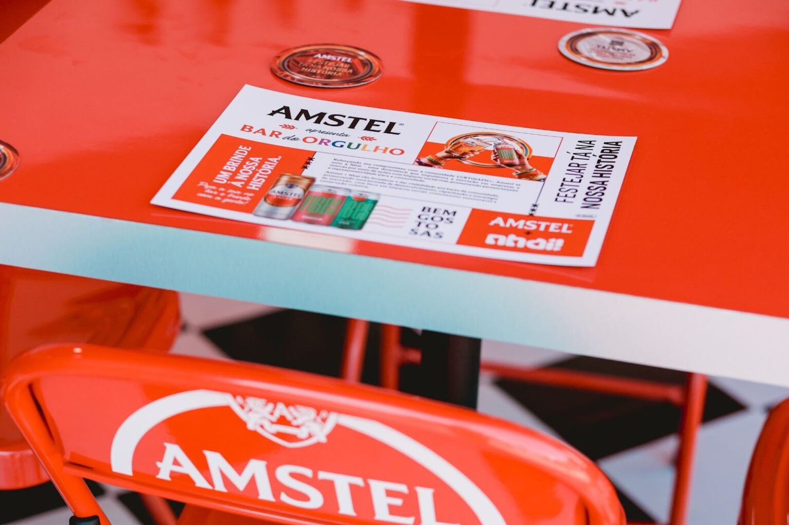 Detalhes do Bar do Orgulho, ativação da Amstel durante a Feira da Diversidade no mês de junho/ Crédito: Divulgação