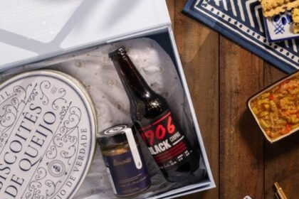 Com biscoitos salgados e a premiada 1906 Black Coupage, parceria entre Biscoitê e Estrella Galicia celebra o Dia dos Pais com sabor e afeto