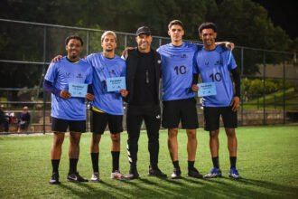Diego Ribas fez blitz surpresa durante pelada no Aterro do Flamengo para 1ª etapa da seleção para o Jogo Monumental do Stanley 1913 - crédito Guilherme Guedes - Divulgação Stanley 1913 (7).jpg
