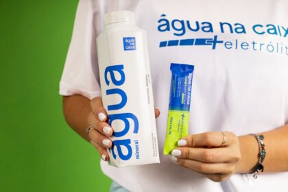 Mercado de isotônicos deve crescer de US$ 38,3 bi para US$ 66,6 bi até 2034. Água na Caixa lança Mais Eletrólitos® para hidratar até 3x mais.