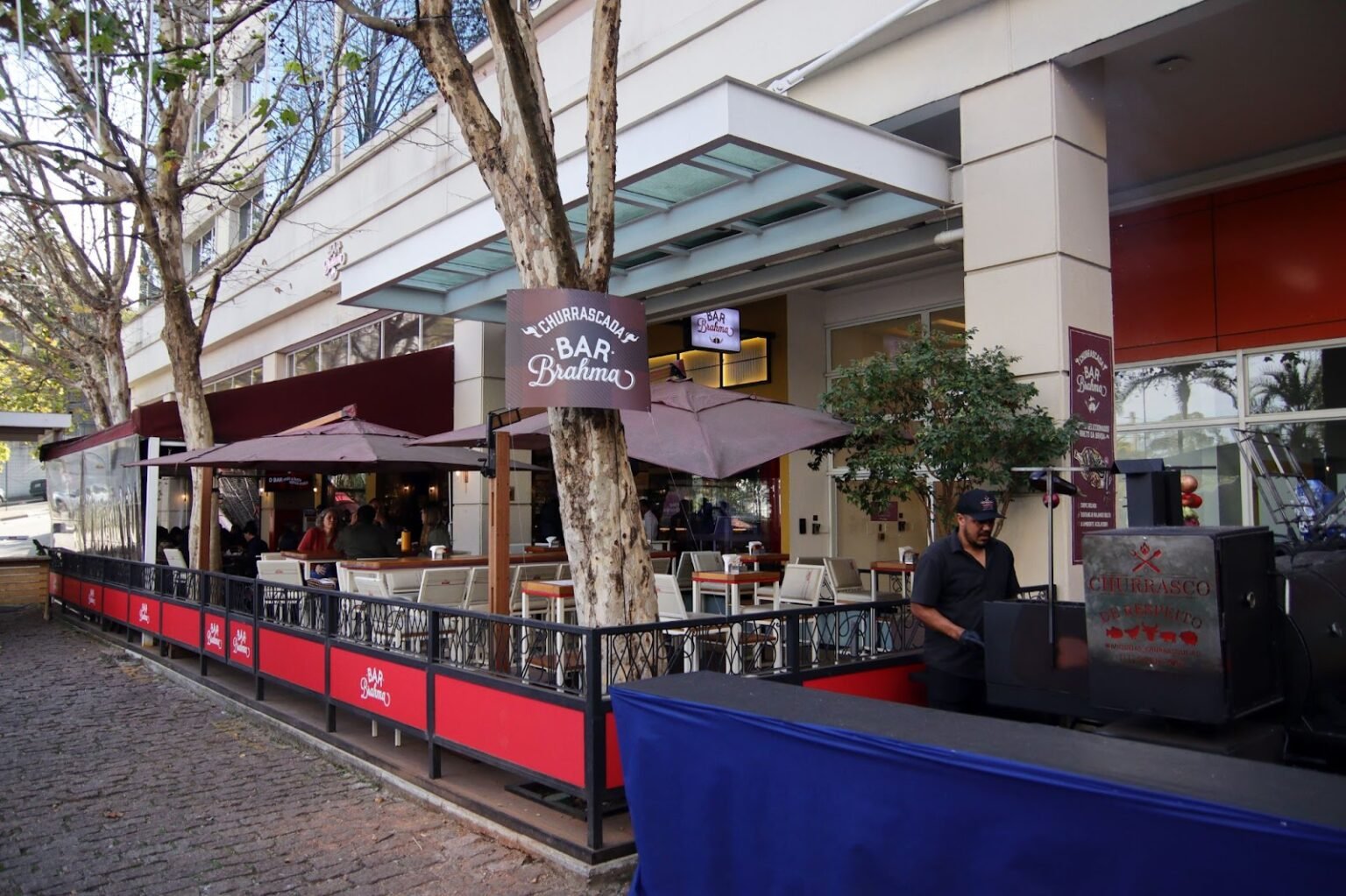 Churrascada Bar Brahma na Granja Viana vai até agosto com música e chope