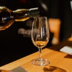 Degustação conduzida por Márcio Becker apresenta seis single malts das regiões da Escócia no Kempinski Laje de Pedra, em Canela (RS).