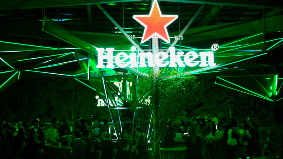Após edição em Porto Alegre, o Heineken Floating Bar reverte lucro para projetos de sustentabilidade, educação ambiental e regeneração urbana na cidade.
