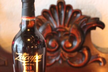 Orfeu lança Dark N' Stormy em seu cardápio no centro de São Paulo