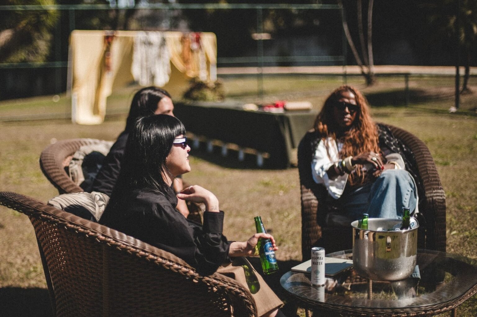 Heineken e WTNB realizam experiência imersiva no Sítio Motoko-Teruaki, em Pindamonhangaba, unindo moda sustentável, agrofloresta e cultura em um projeto criativo de Ana Clara Watanabe.