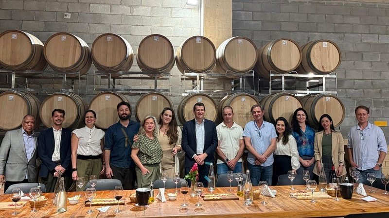 John Barker, diretor-geral da OIV, esteve na Vinícola Brasília e na Villa Triacca, consolidando o Distrito Federal no cenário internacional da vitivinicultura.