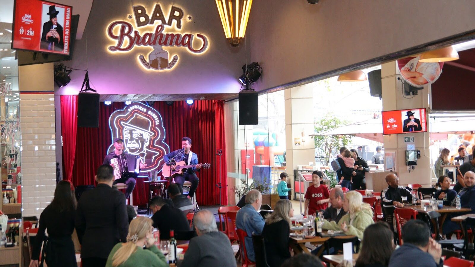 Churrascada Bar Brahma na Granja Viana vai até agosto com música e chope
