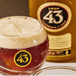 Licor 43 entra para o top 10 de destilados importados no Brasil com a força do Carajillo. Entenda como um brasileiro ajudou a mudar essa história.