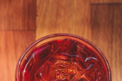 O Expedito Bar, no Campo Belo, terá guests, DJs e brindes exclusivos durante a Negroni Week, de 22 a 28 de setembro em São Paulo.