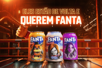 Fanta se une à Universal Pictures e Blumhouse em campanha global de Halloween com embalagens exclusivas, novo sabor Chucky’s Punch e experiências no Brasil.