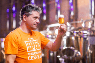 Pela primeira vez fora da Alemanha, o curso de tecnologia cervejeira da VLB Berlin será realizado no Brasil em parceria com a Academia da Cerveja, com certificação internacional.