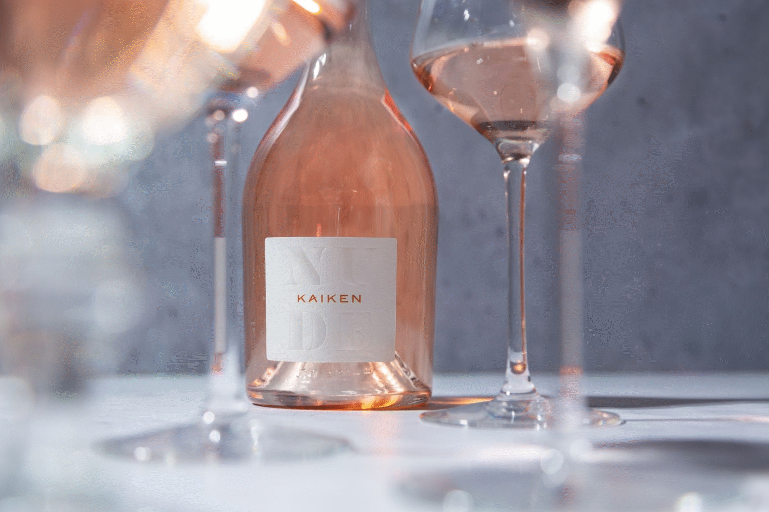 Destaque na ProWine 2025, o Kaiken Nude Rosé argentino chega ao Brasil com frescor, elegância e versatilidade para harmonizar com pratos leves.