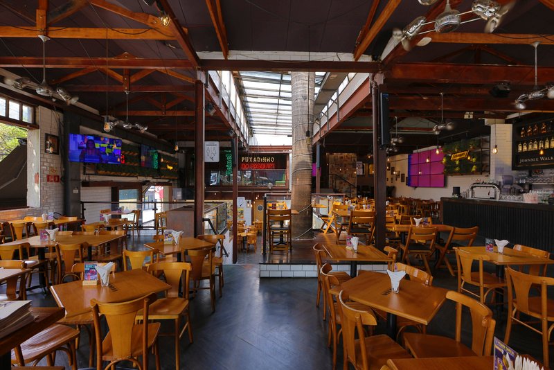 Vila Madalena recebe ativação oficial da Conmebol com telões, clima de estádio e transmissão de Palmeiras e São Paulo, dias 17 e 18/9.