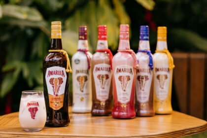Amarula completa 30 anos no Brasil como líder isolada em licores cremosos, com 15% de market share e aposta na Geração Z para seguir crescendo.