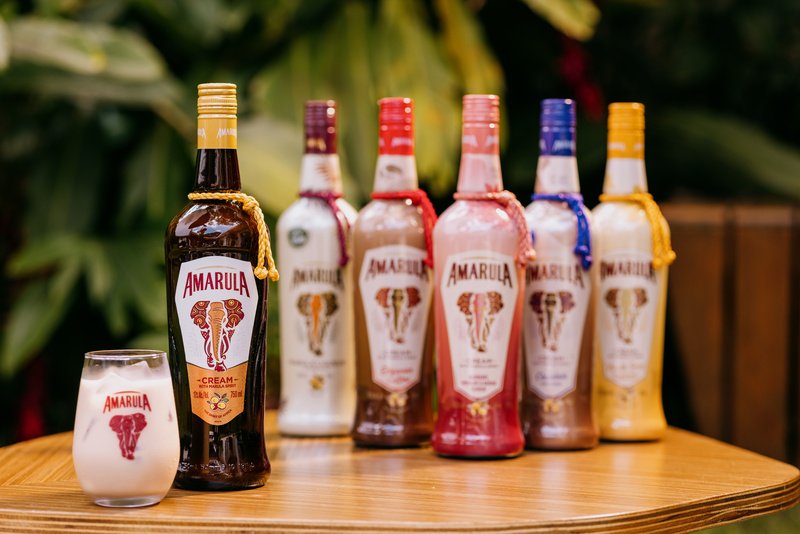 Amarula completa 30 anos no Brasil como líder isolada em licores cremosos, com 15% de market share e aposta na Geração Z para seguir crescendo.