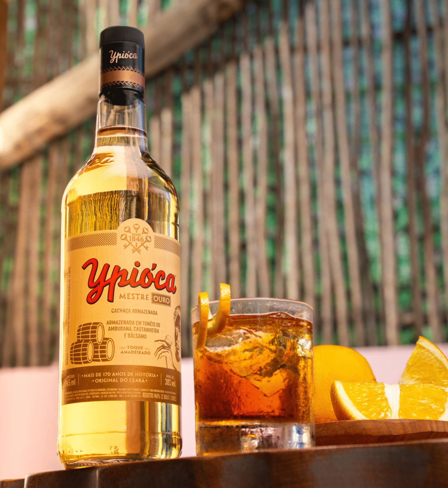 No Dia da Cachaça, celebrado em 13 de setembro, Ypióca reforça quase dois séculos de história com tradição, inovação e drinks como Rabo de Galo e Caipirinha de Seriguela.