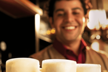 Outback e Brahma apresentam refil de Chopp Brahma por R$ 59,90. Ação exclusiva em todas as unidades, de domingo a quinta, a partir das 20h.