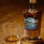 Fairmont Rio apresenta cachaça própria em parceria com a Magnífica de Faria. Safra 2013, envelhecida 10 anos, chega em edição limitada no Dia Nacional da Cachaça.