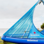 A Heineken instala Caravelas da Infinito Mare em Porto Alegre em piloto de três meses no Arroio Dilúvio e na Prainha do Parque Pontal, reforçando legado sustentável.
