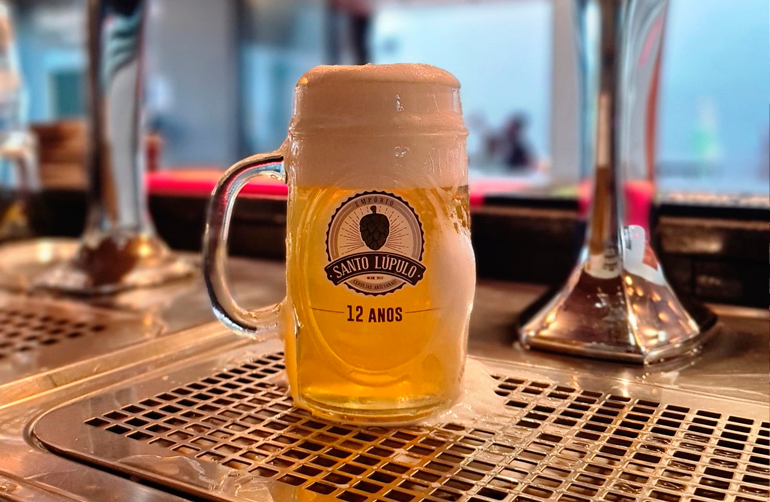 Arq Design recebe experiências exclusivas Santo Lúpulo que unem gastronomia, música e cerveja artesanal