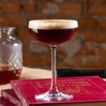 O Café Hotel promove sua tradicional festa de Halloween em São Paulo, com fantasias, DJs e coquetéis autorais com cafés especiais.