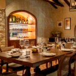 Selecionamos 14 bares e restaurantes em São Paulo ideais para eventos e confraternizações de fim de ano, com menus especiais e espaços privativos.