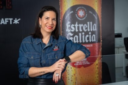 Juliana Aguiar é a nova diretora-geral da Estrella Galicia no Brasil, tornando-se a primeira mulher a liderar a operação da cervejaria no país.